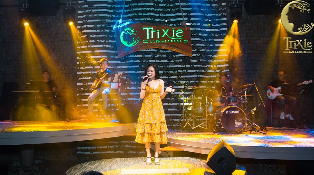 Trixie Cafe & Lounge 165 Thái Hà